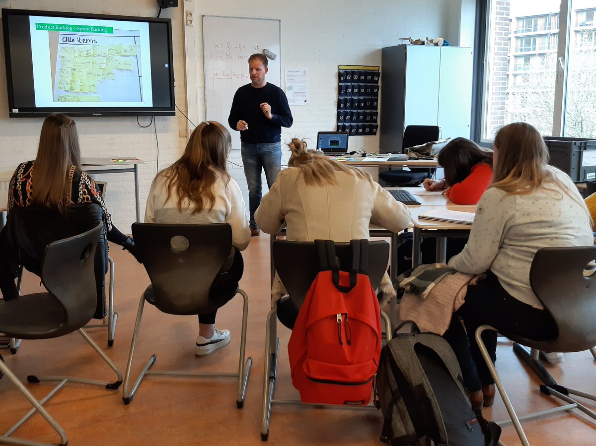 meester_gie's tweet photo. Innovaties in Onderwijs @ThomasMoreBE. Focus op @scrumatschool. Schoolbezoeken @FVlindertuin @LlyceumMemes #lefv https://t.co/WlBJyrD9fP