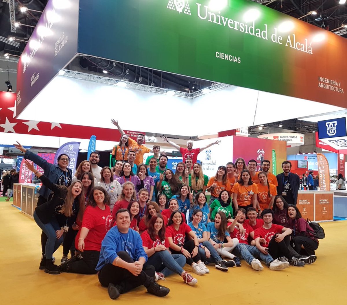 UAHes's tweet photo. ¡Nuestros estudiantes inundando de color #AULA2020! Gracias a todos los que habéis venido a visitarnos en el primer día de la feria. ¡Os esperamos mañana! #VoyASerUAH #ODScompromisoUAH https://t.co/tUf6AsxErw