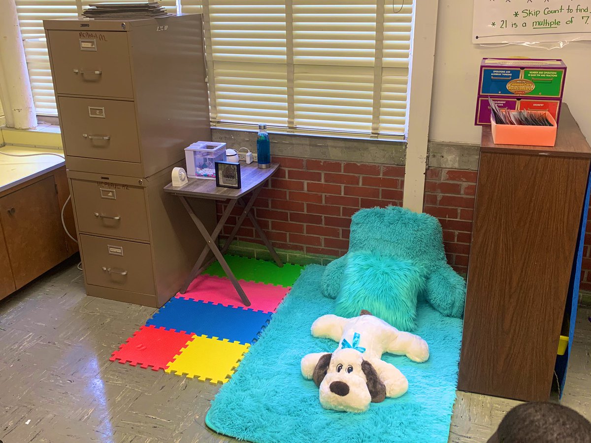LatreiciaAllen's tweet photo. Completely impressed with Mr. Gordon’s peace corner! Go Mr. Gordon! #WHOwenES #TraumaSensitiveClassroom @CumberlandCoSch https://t.co/5qNHCmntZz