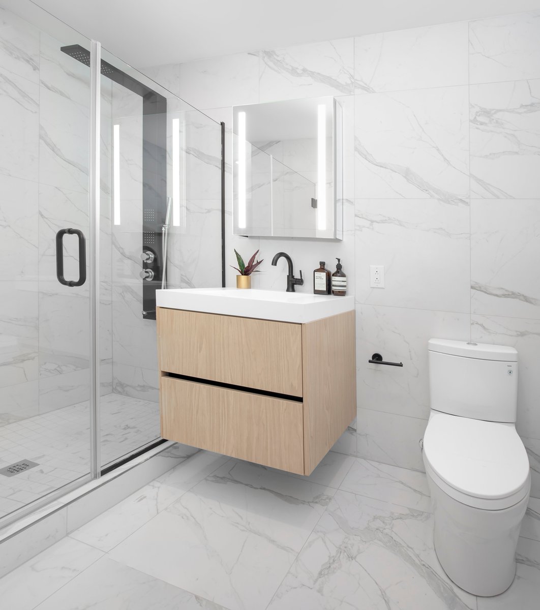 MegaSupplyPro's tweet image. Clean bright bathrooms at the @livepiazza 

@TOTOUSA #coastalshowerdoors @deltafaucet #nicorlighting #nemotile #megacustomshowercoloumn #megacustomcabinetry #megacustomLEDmirror
#philadelphia #philly #megacompound