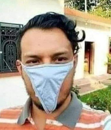 PoeCasanova's tweet photo. Muere el primer mexicano por el coronavirus, llego a su casa con el cubrebocas equivovado https://t.co/Aods4083Co