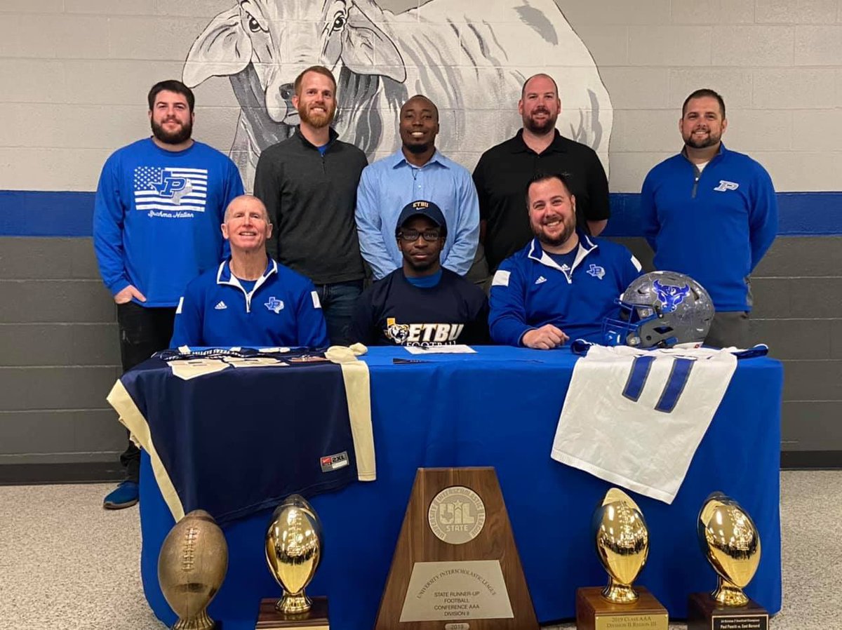 Congratulations to Kei’Untray Hawkins on signing with ETBU to play collegiate football! We are all extremely proud of you!!