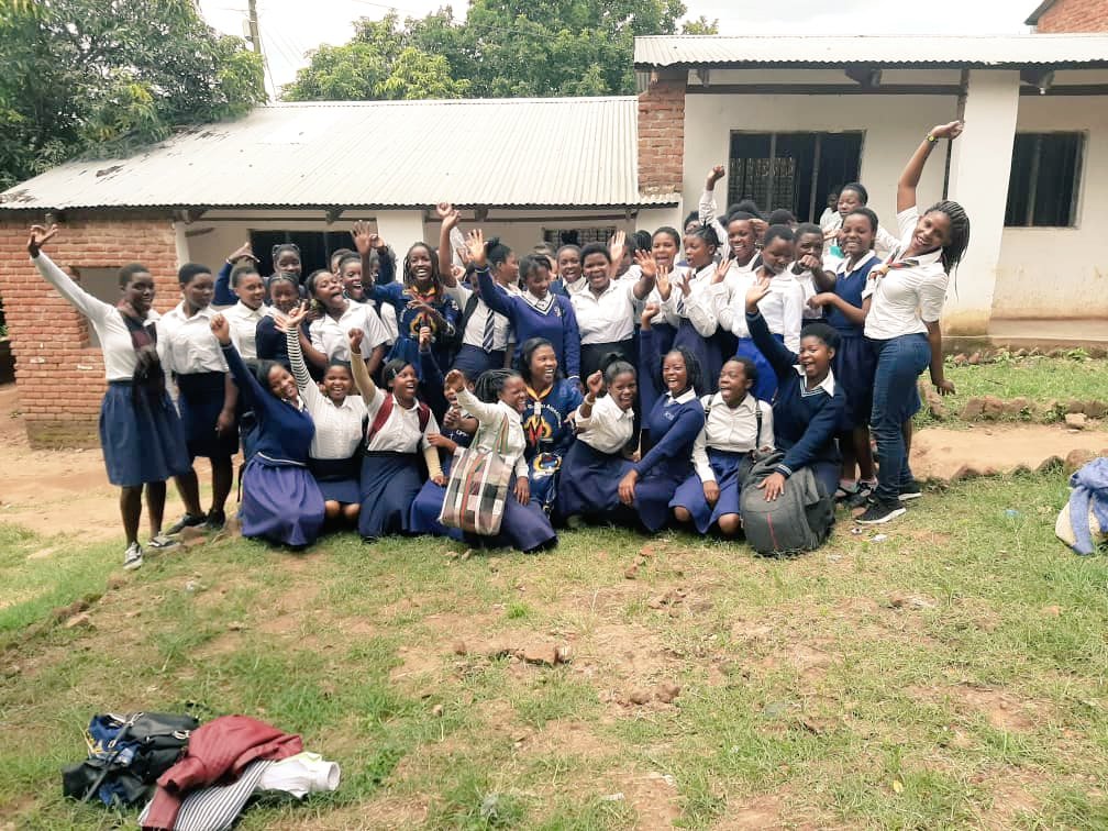 chikwatu_esther's tweet photo. Today we went to Chila Private secondary  school to introduce girl guiding. We met 60 girls  and they all welcome girlguiding. It was a lively event. We also talked about career guidance and Leadership. We had lots fun
@wagggsworld @malawigirls 
#100girlsproject 
#impact https://t.co/6sj9bLRXbg