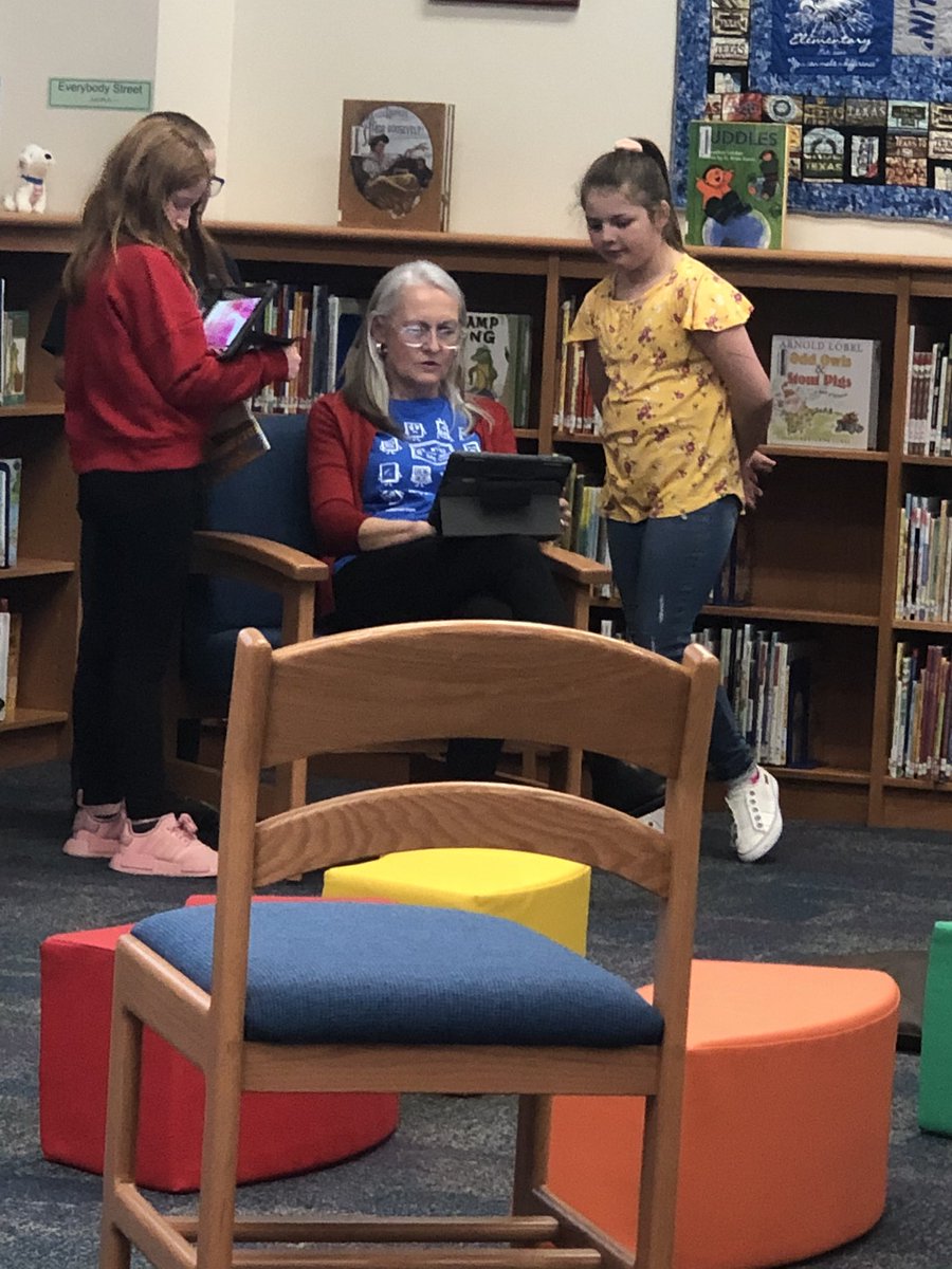 quarles75's tweet photo. I ❤️ watching @CDavisRead do her thing! These students created #booktalks for other students in @Flipgrid Great idea! @DISDYoung #EaglesLearn https://t.co/AAsiZ3ZKgl