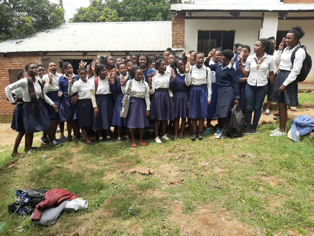 chikwatu_esther's tweet photo. Today we went to Chila Private secondary  school to introduce girl guiding. We met 60 girls  and they all welcome girlguiding. It was a lively event. We also talked about career guidance and Leadership. We had lots fun
@wagggsworld @malawigirls 
#100girlsproject 
#impact https://t.co/6sj9bLRXbg
