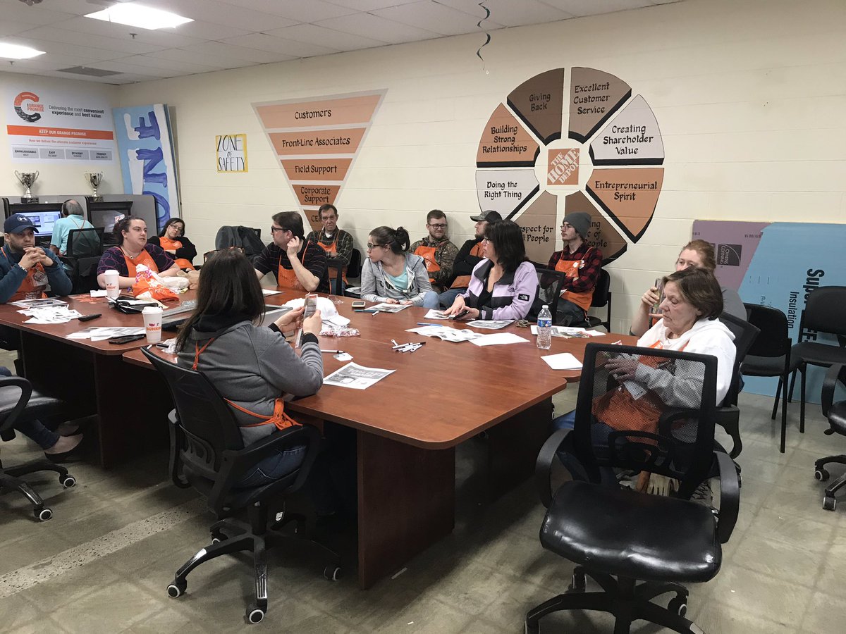 tsfaes's tweet photo. @HD2651 Spring kick off with team Bellingham! Thanks to SpecialtyASM Annie &amp; Amalia for getting the crew together. All Tuff Shed u cated and certified 👍👏🙌 @AmaliaC2651 @Gentile4Mark @CroeberJim https://t.co/pFCZEX0Pot