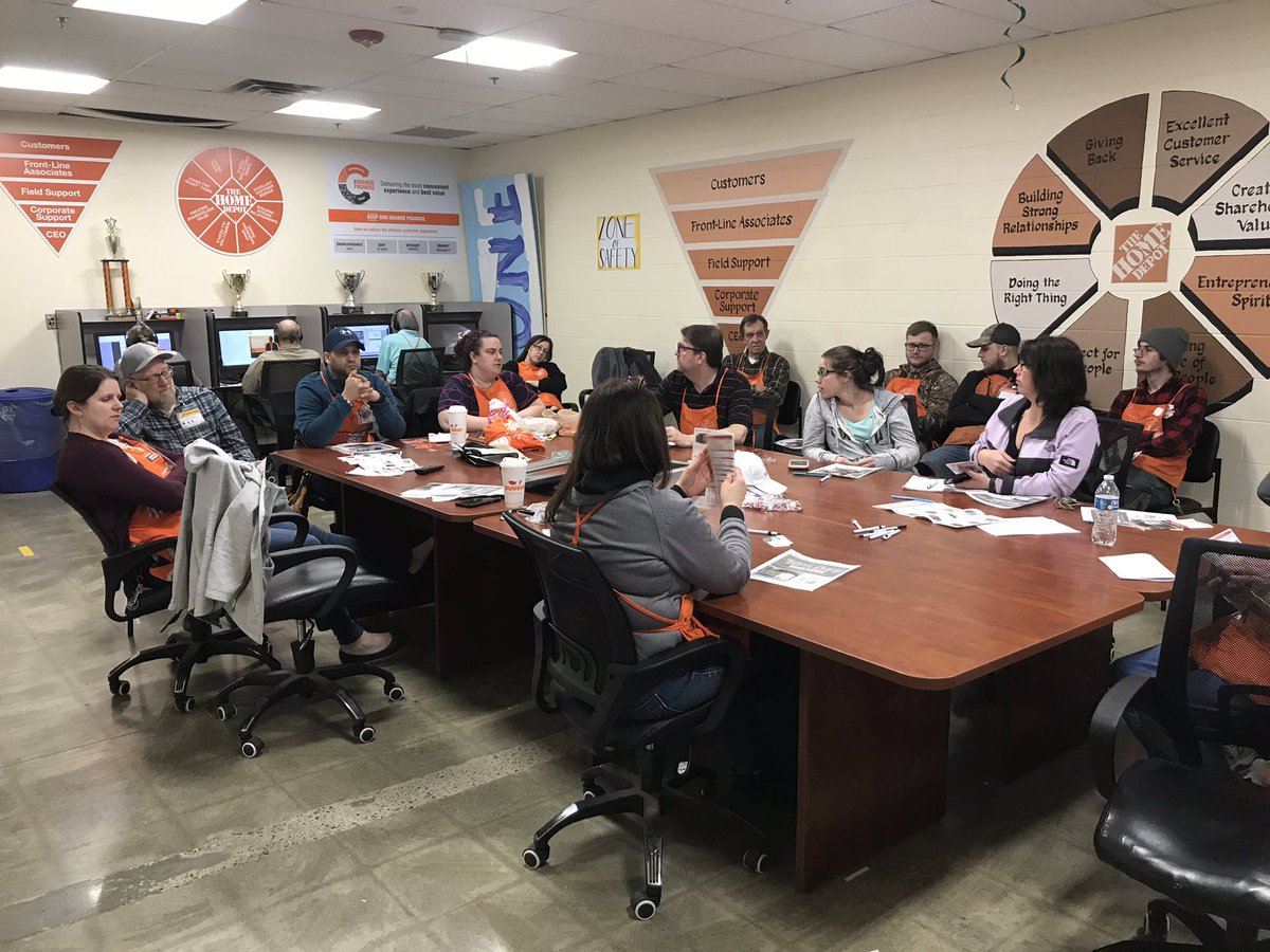tsfaes's tweet photo. @HD2651 Spring kick off with team Bellingham! Thanks to SpecialtyASM Annie &amp; Amalia for getting the crew together. All Tuff Shed u cated and certified 👍👏🙌 @AmaliaC2651 @Gentile4Mark @CroeberJim https://t.co/pFCZEX0Pot