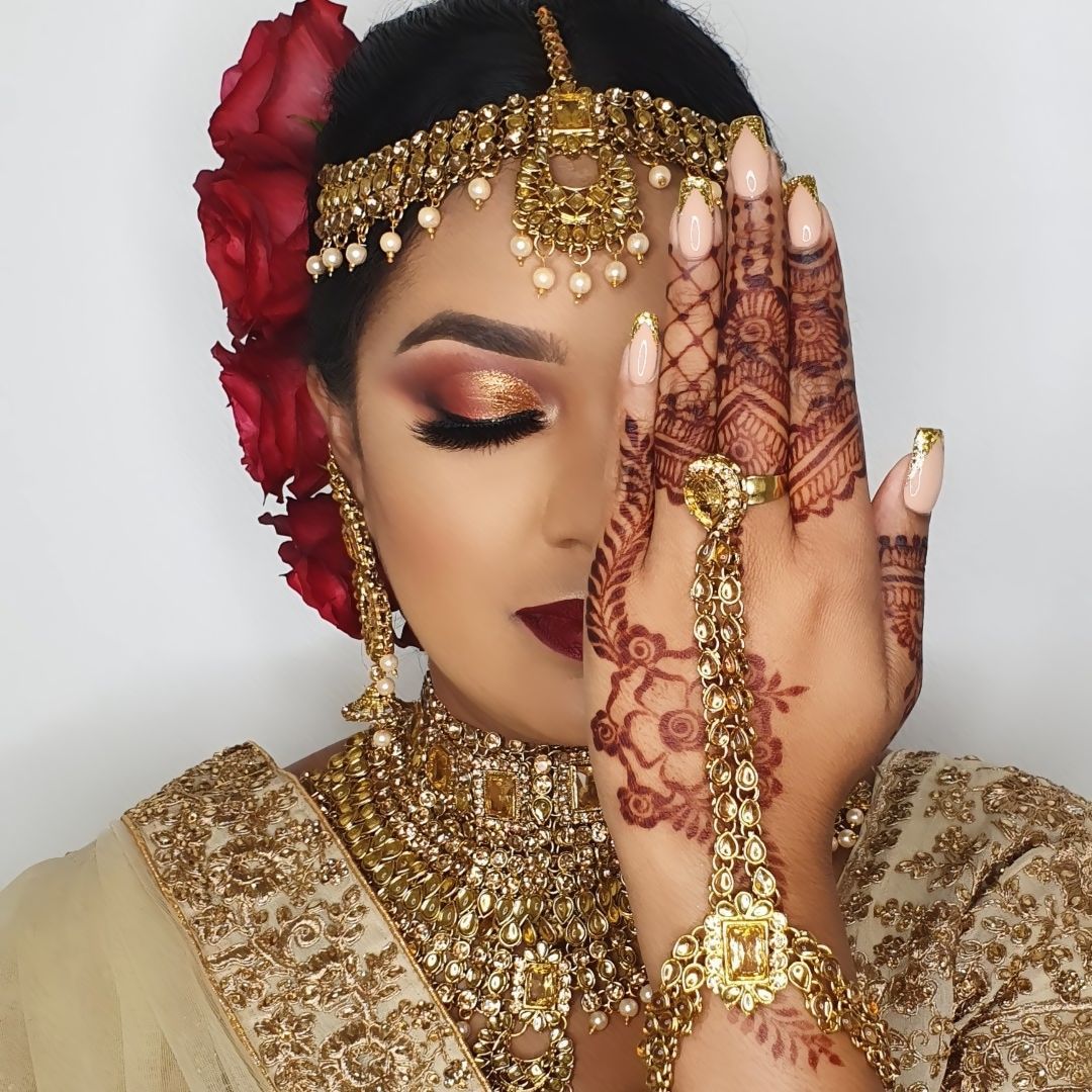 makeupbymelanyy's tweet photo. #highlighterlove for my engagement #engagement #bettertogether #eyeshadowgame #hudabeauty #obsessions #redlipstick #redlips  #HighlighterLove https://t.co/hDYFlrW3r3 https://t.co/DkAlxEfUWl