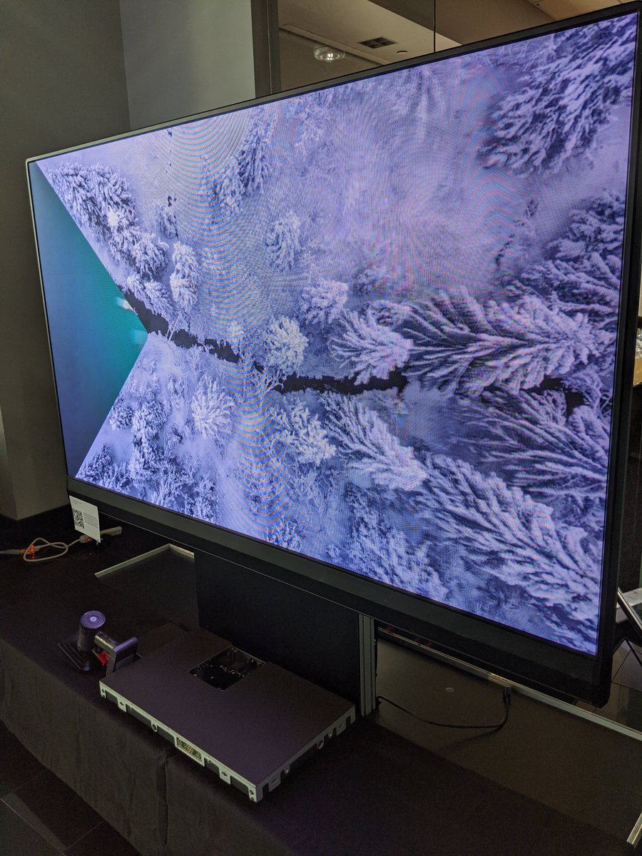 SharpBusinessUS's tweet photo. Displays everywhere! #NECShowcase #AVtweeps https://t.co/sLFzrKFKBk