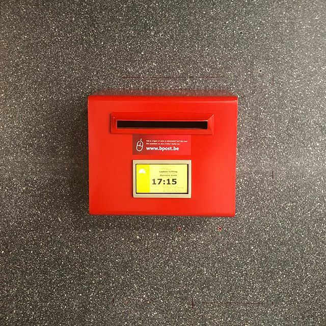 anormalbloke's tweet photo. #postboxesivepassed #brussels #eurostar #postbox https://t.co/MORo3RdU9x https://t.co/oPYpvuNZeE