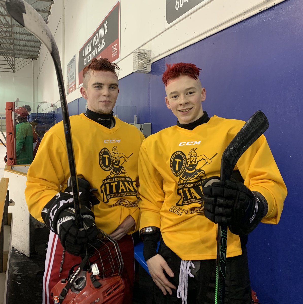 Titans rep’n their red mohawks for Midget A1’s Provies. Good luck in Nanaimo boys!
#titanshockey #rustlernation