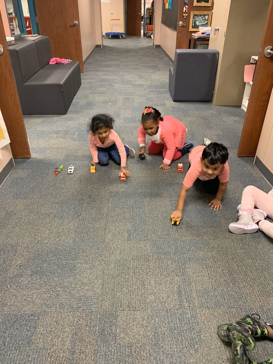 MrsHDotson's tweet photo. Let’s get going🛺🚜🚚🏎🚑🚒🚗!!!! Some things roll and some things slide! #thingsthatmove  #CISDlearns @LakesideCoppell #lakeside1920 #cisdearlychildhood https://t.co/aAhhDnf1RD