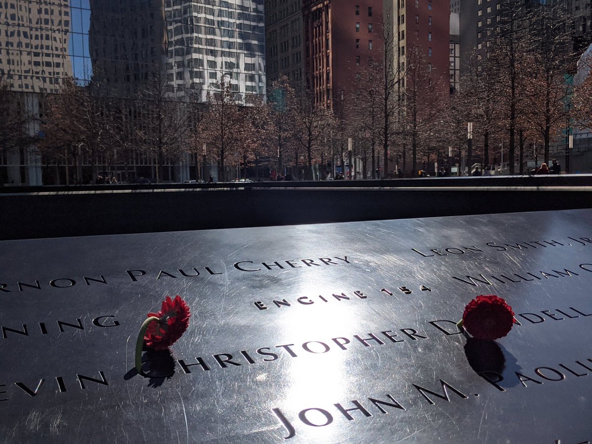 DuncNisbet's tweet photo. We're @Sept11Memorial the #ReflectingPools have the names of those who died around the perimeter. A rose is placed in the name when it's their birthday #Beautiful 😪 https://t.co/BYrLCjvqrf