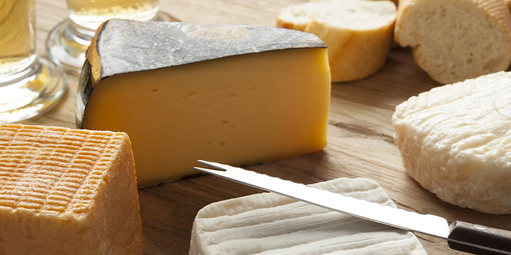 TheBeerStoreON's tweet photo. Going out to eat is cool π, but so is being neighbourly and hanging out at your own beer π»and cheese π§ open house. Weβre gonna show you how. See how it's done here: https://t.co/oehuDiAh2g. #entertainingtips #beergeek https://t.co/RkCxHvKR8V