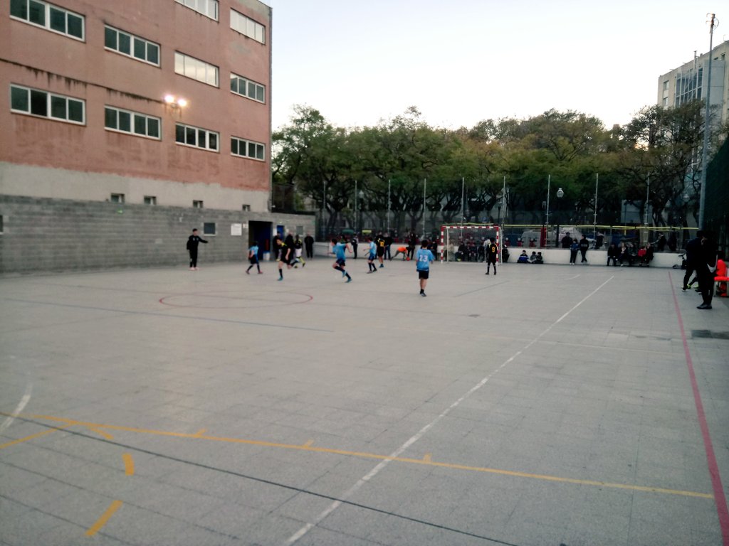 AEEINSM's tweet photo. ⚽#RESFSALACEEB Escola FS APC Raval 1-4 #PreInfantilAFSM Gran victòria aconseguida avui fora del @InsMontserrat trencant la mala ratxa de dues derrotes consecutives i confirmant el creixement que està assolint l'equip #Seguim #FSala #Futsal #AEEINSMontserrat @AEEINSM @elconsell https://t.co/PhUJ8X0jT6