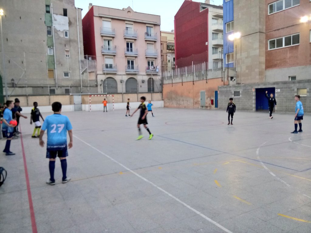AEEINSM's tweet photo. ⚽#RESFSALACEEB Escola FS APC Raval 1-4 #PreInfantilAFSM Gran victòria aconseguida avui fora del @InsMontserrat trencant la mala ratxa de dues derrotes consecutives i confirmant el creixement que està assolint l'equip #Seguim #FSala #Futsal #AEEINSMontserrat @AEEINSM @elconsell https://t.co/PhUJ8X0jT6