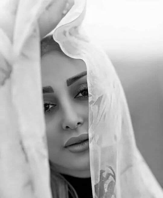 ليـس كـل الاقنعـه للـكذب . . .  يوجـد هناك اقنعـه للإخفـاء الحـزن والتظاهـر بالسعادة والتماسک رغم الانكسـار