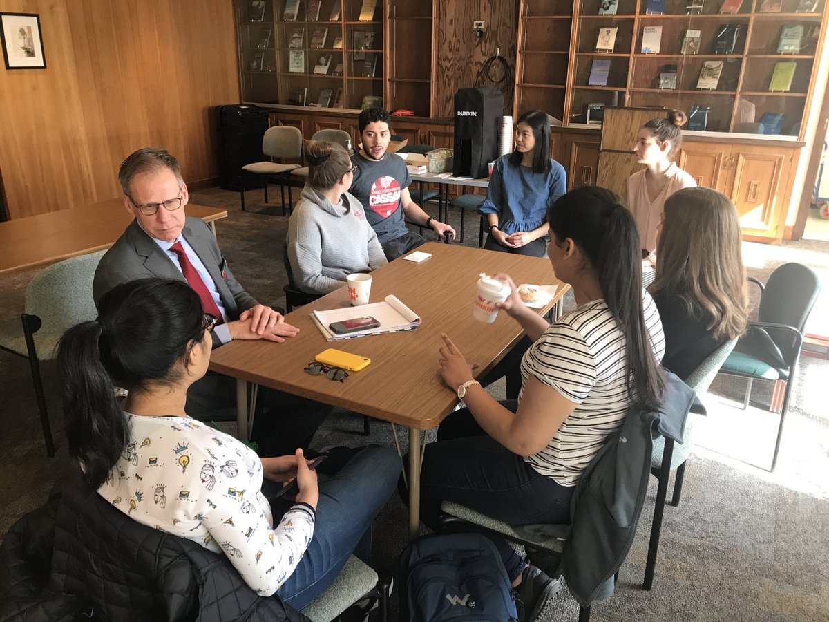 unlcas's tweet photo. Students visiting with Dean Button for #CASWeek. Stop by Andrews Hall 2nd floor, Bailey Library to ask questions, enjoy a donut, and get a free head shot! https://t.co/L39bKibmld