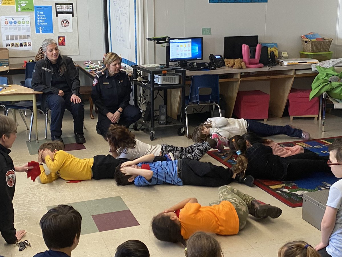 We were excited to welcome @DNVFRS @NVCFD @WestVanFireDept trainees who came to speak to @lynnmour44 students today.  Fire safety is important!  “Stop, Drop, and Roll” @NVSD44 @leslie_mcguire