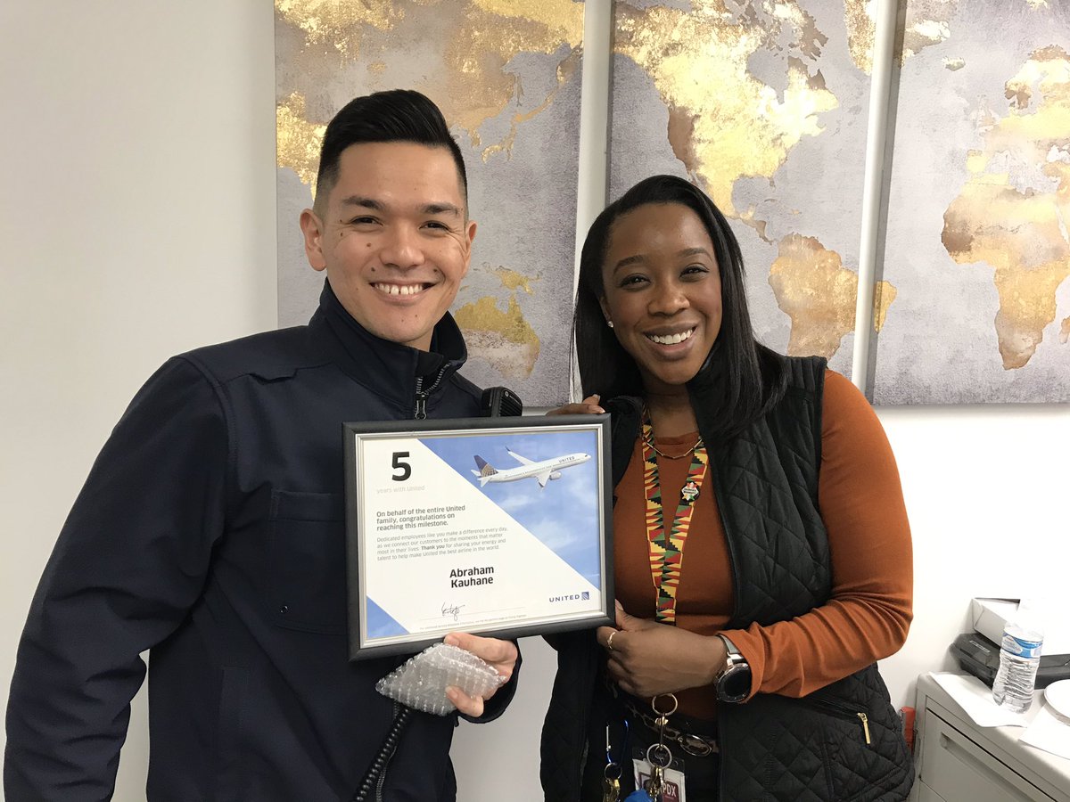 ClarissaAtUA's tweet photo. Congrats Abe on 5years and to many many more!! #TeamPdx #WinningTheLines @weareunited @EdwardLightle https://t.co/QaXwrlSywe