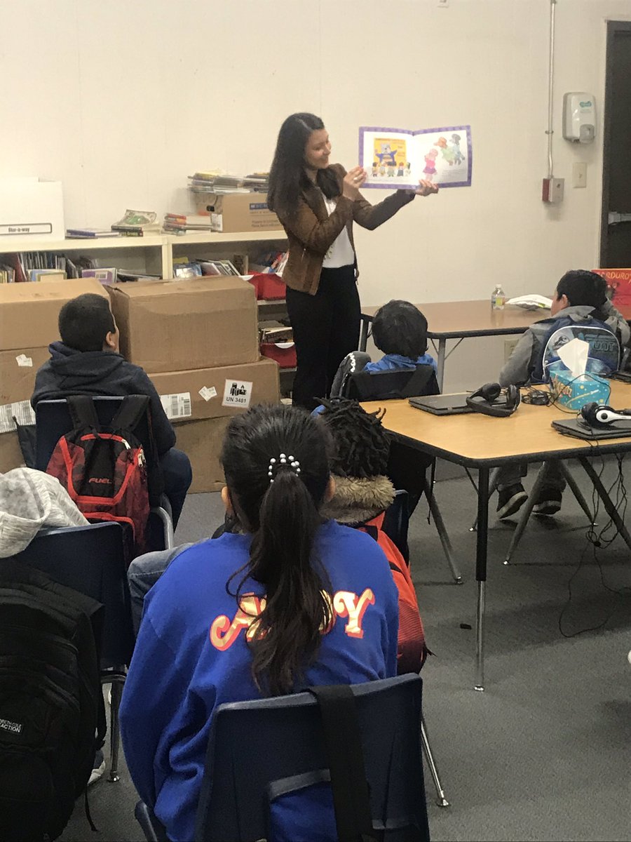 UWSN's tweet photo. We LOVE #NevadaReadingWeek !
Janet Quintero, manager of community relations, read to Lynch Elementary School students during an ELL reading block period and shared the importance of reading and how she was an ELL student herself! #United4Vegas #Readby3 #EducationMatters https://t.co/AdIIlGHUs6