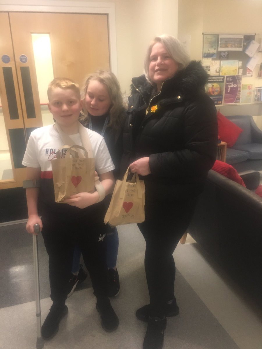 Fayemadden14's tweet photo. Many thanks to jack and family for bringing in toiletries to help families in RMCH 🌟🌟from family support nd bereavement team RMCH https://t.co/jYt1KBiLd9