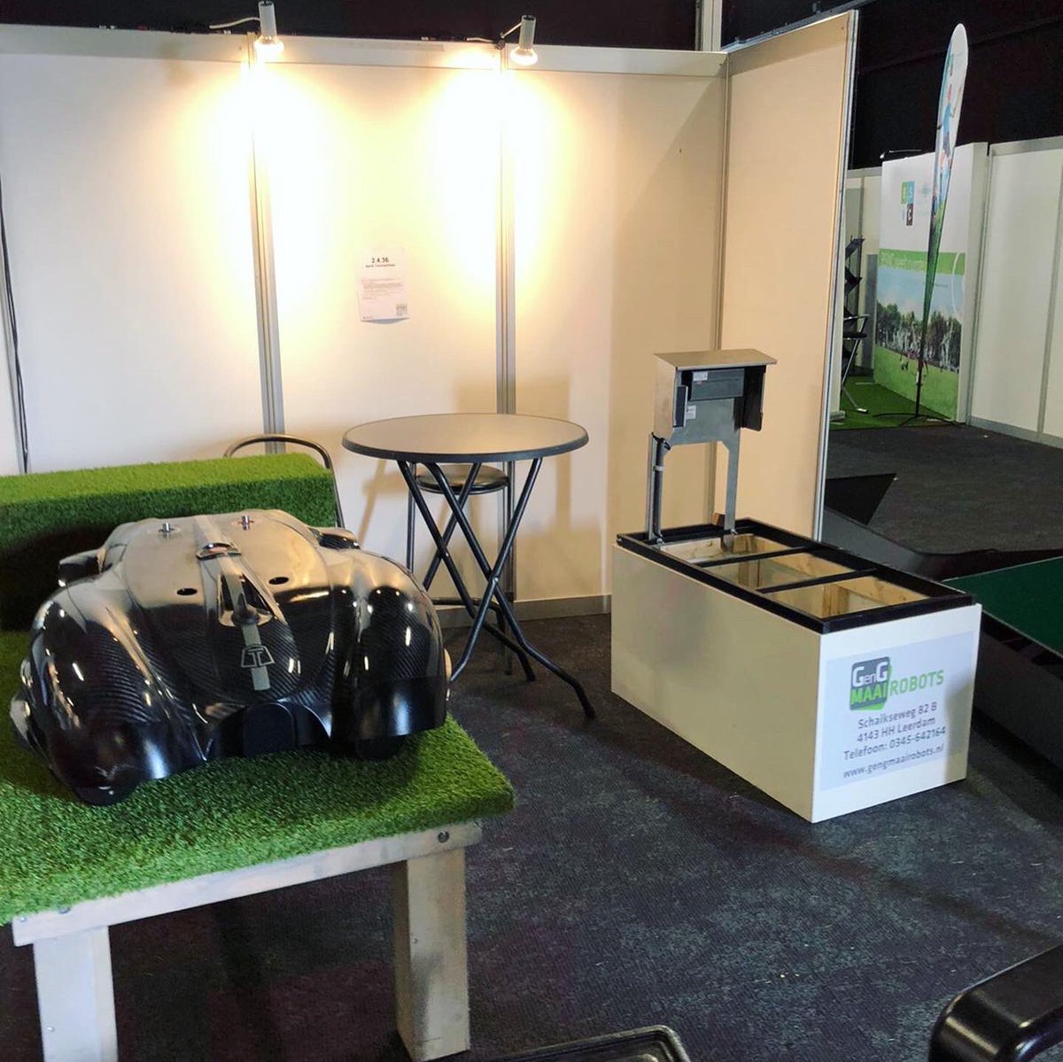 maairobots's tweet photo. Voorbereiden voor morgen. Bezoek onze stand in houten standnummer: 2.4.36 en we delen met u onze ervaringen betreft maaien van sportvelden met maairobots. En laten u onze mogelijkheden zien! #techline #maairobots #robotmaaier  #gras #strakwerk #vsa2020 houten https://t.co/QkdsfkBUXF