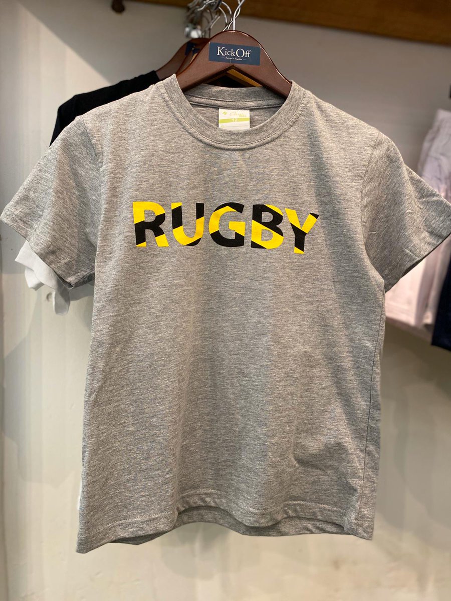 Llegaron la t-shirts del aurinegro! Pasá hoy por nuestro local del Estadio Charrúa durante el partido y conseguí la tuya. Y también podés reservar la camiseta de juego de Peñarol, que llega en unos días!