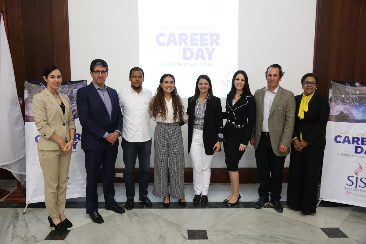 CSI_dom's tweet photo. Fue un placer compartir con los estudiantes del Colegio Saint Joseph School en su #CareerDay y poder compartir con ellos la importancia de la Ciencia de Datos, la Analítica y la trascendencia del Big Data. https://t.co/bds3kM8NVW