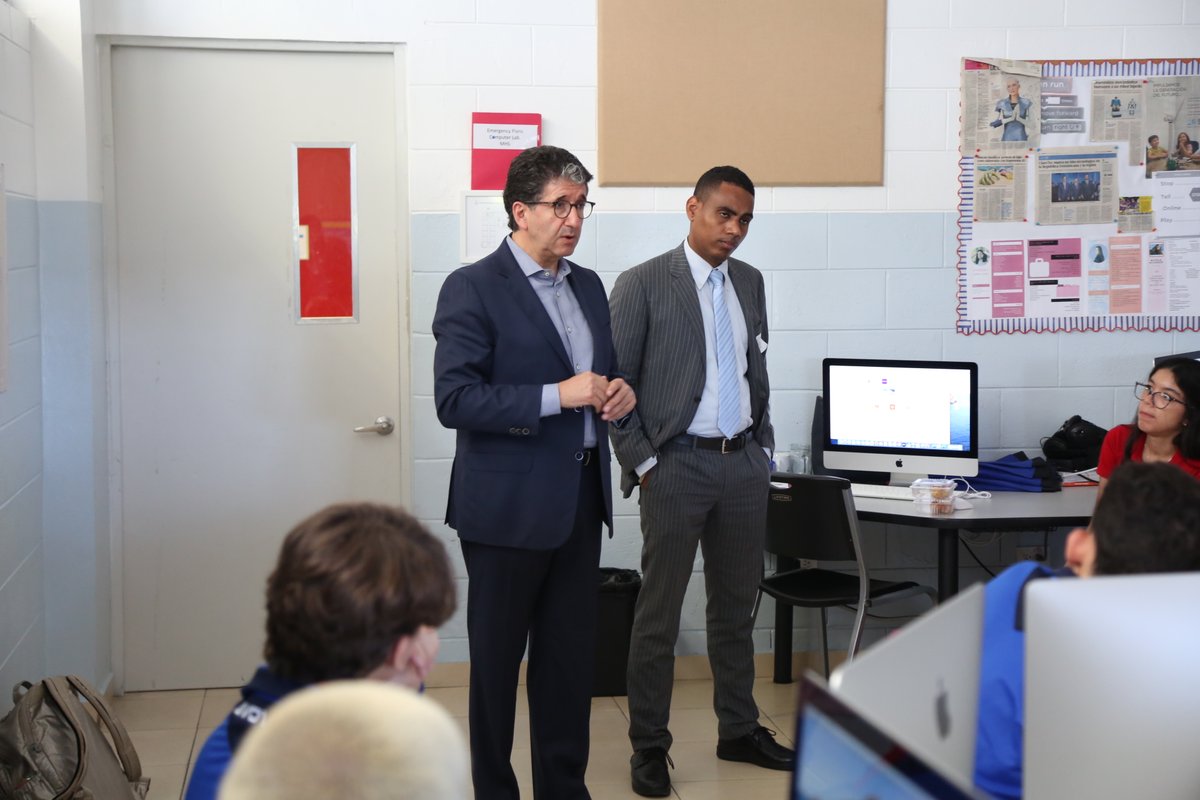 CSI_dom's tweet photo. Fue un placer compartir con los estudiantes del Colegio Saint Joseph School en su #CareerDay y poder compartir con ellos la importancia de la Ciencia de Datos, la Analítica y la trascendencia del Big Data. https://t.co/bds3kM8NVW