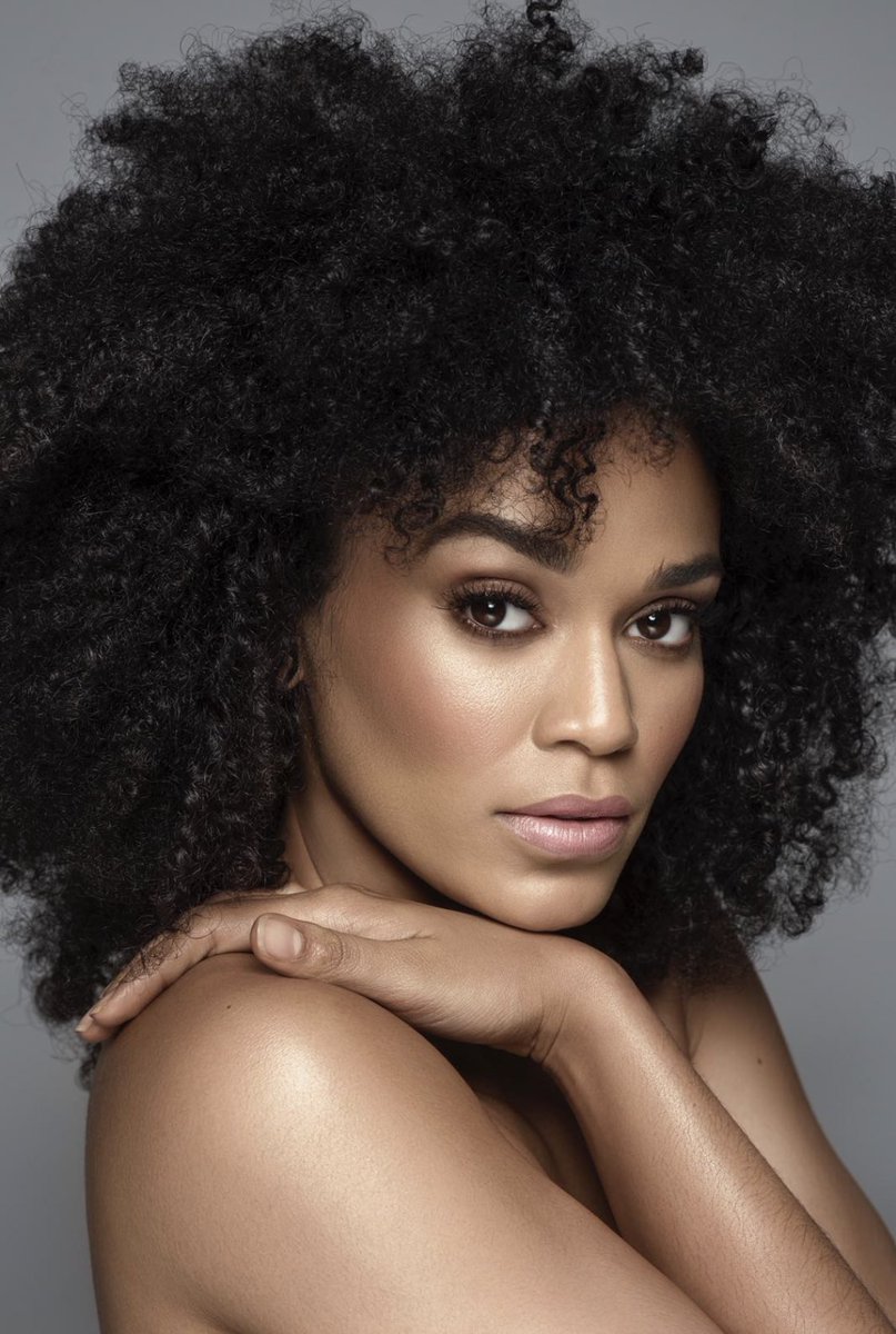 itsgabrielleu's tweet photo. Today’s #WCW is the talented @PearlThusi. I met Pearl randomly in a bar in Barcelona right after watching her movie Catching Feeling &amp; I fanned out! She is the kind of woman that's a superstar for all the right reasons. She is an entrepreneur, philanthropist, mother &amp; more. 👇🏾 https://t.co/yv9mqJVwHf