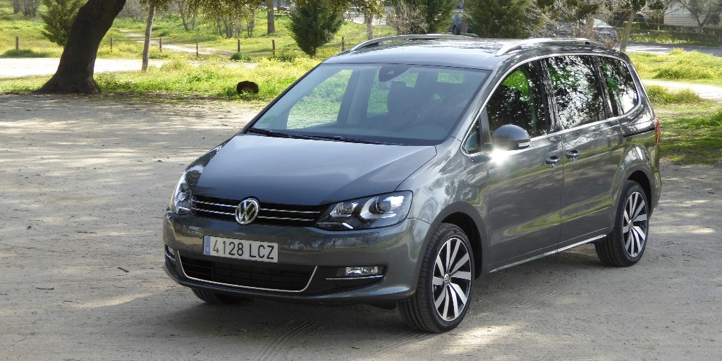 VW_es's tweet photo. 24 años y dos generaciones después, llegamos al millón de unidades del #VWSharan, fabricado en la planta de Palmela (Portugal) 🎉. Por eso celebramos este hito con una edición especial de nuestro monovolumen premium: el 'Sharan 1 Million'. Más info 👉 https://t.co/H7JLYZyNjN #VW https://t.co/cBus9nw8nO
