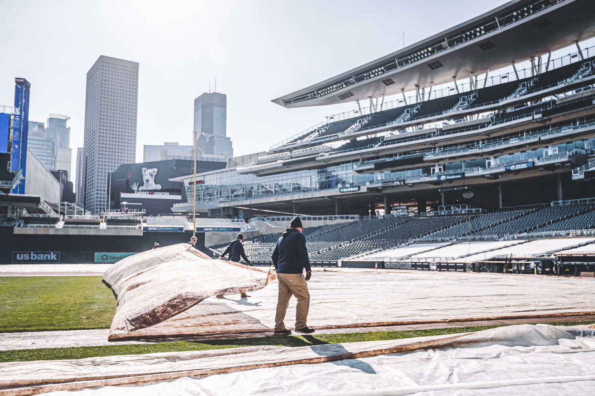 Twins's tweet photo. The greenest grass in all of Minnesota 😍 https://t.co/zy3VRI7SNF