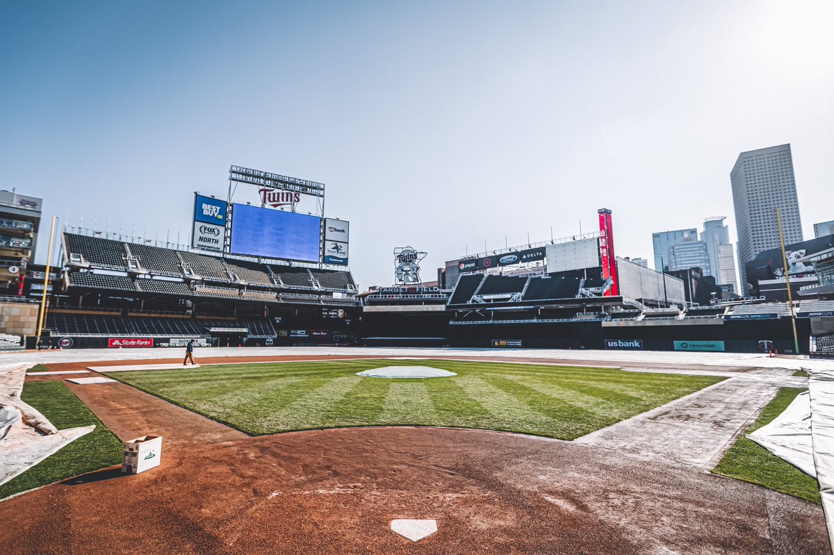 Twins's tweet photo. The greenest grass in all of Minnesota 😍 https://t.co/zy3VRI7SNF