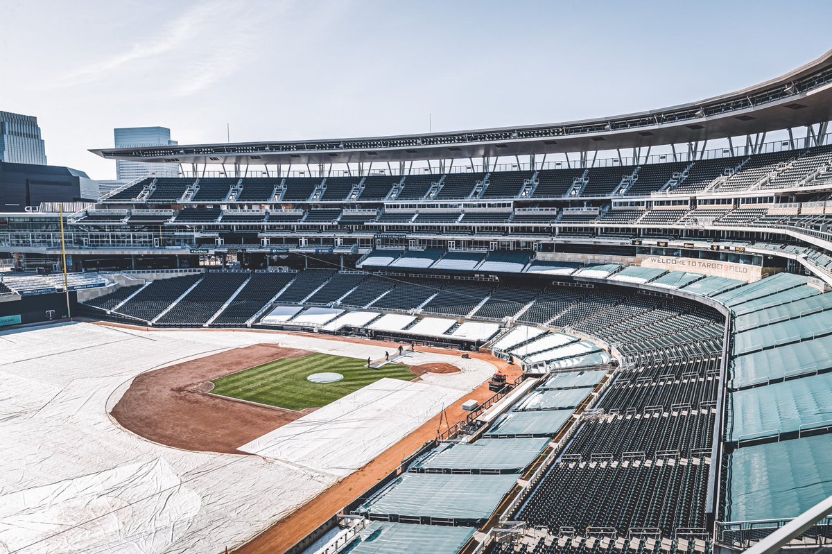 Twins's tweet photo. The greenest grass in all of Minnesota 😍 https://t.co/zy3VRI7SNF