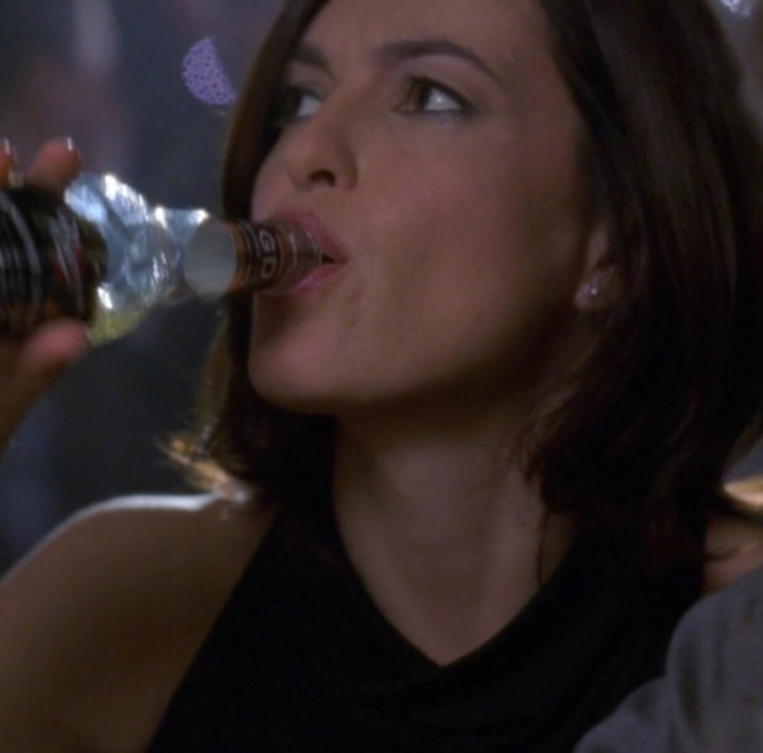 clairekerrbear's tweet photo. @lorennalosa @iamwaynegilbert @AmandaSVUfann @RochelleGilbert @NightNurseSteph @YeakelKimberly @laura_navins @Kim_svu @Fearless_Sam_84 @Milinka_Peskova #Slaínte #Magners #BadassStyle https://t.co/6q8rjlT0mD