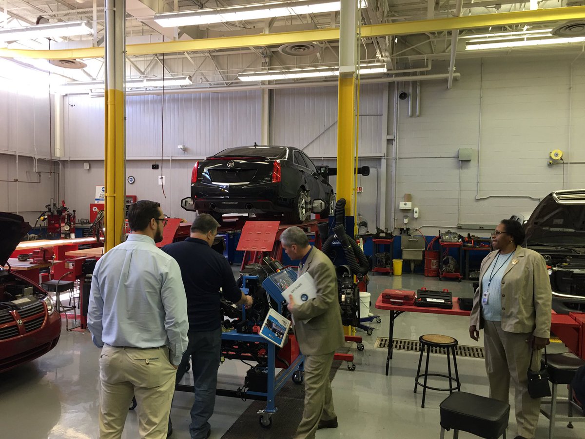 Area Superintendent Chris Truffer supporting the amazing efforts taking place at CATS #AACPSAwesome <a href="/4CATS/">だぁや</a>