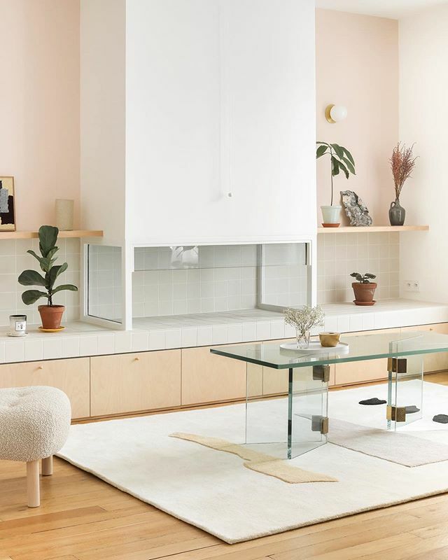 hejustudio's tweet photo. Dans le salon du projet Bolivar, nous avons travaillé autour d’une ambiance méridionale ✨ Un grand banc recouvert de carreaux en grès cérame court tout le long du mur, ponctué par une cheminée minimaliste. De fines cimaises, une teinte beige rosé et des appliques en laiton a… https://t.co/E8qI9Pu7tV