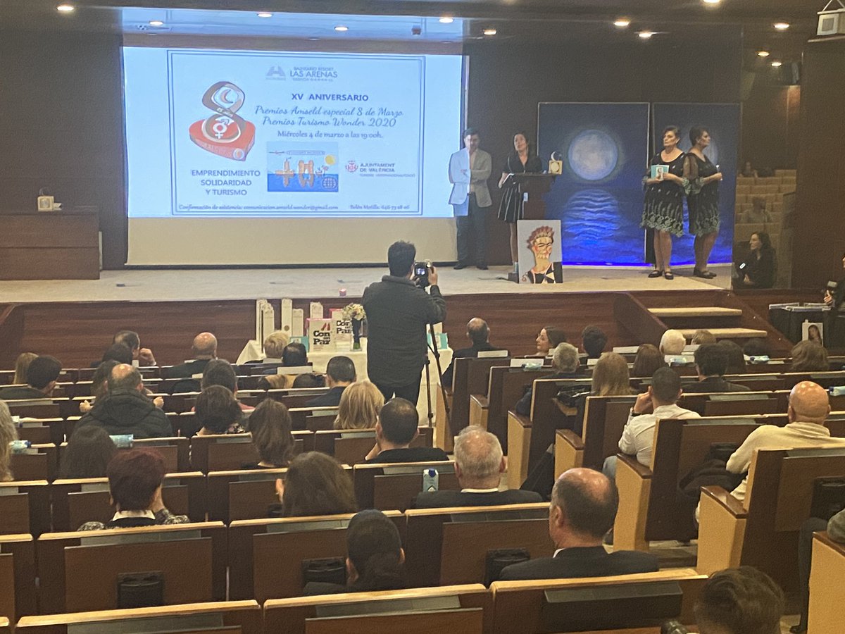 entidadPTV's tweet image. La gerente de @entidadPTV,
Manuela Pedraza, ha sido reconocida esta noche con uno de los #PremiosAMSELD, Premios Especial 8 de Marzo. El galardón es un premio tanto a su trayectoria profesional como su vertiente solidaria. @paternaempresas @AytoPaterna #paterna @FEPEVAL