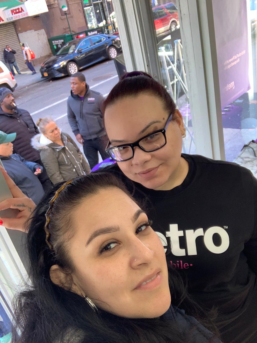 HernandezSuky's tweet photo. Unlocking The Vault Event at 151 E 110th St #murple #purplelife #storeevent @MetroByTMobile @GMEN80 @meganpanicucci @JimRobertiello https://t.co/vmoz91utCa
