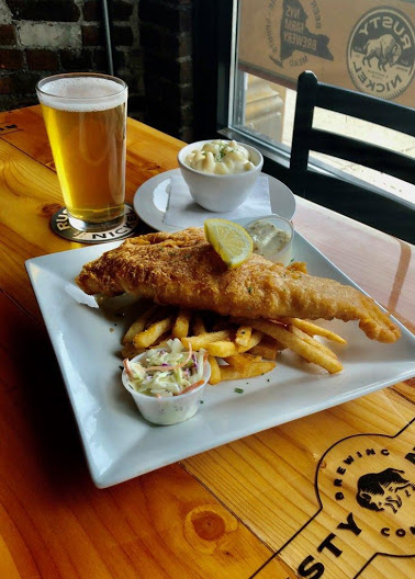 RustyNickelBrew's tweet photo. Buffalo, it's #FishFrySeason! Our newest, feature item @ 36 Broadway location is a WNY fav, Beer Battered Fish Fry.
Served every Friday w/ all the fixings, this Fish Fry is perfectly paired w/ a pint of our Kentucky Common, the brew used to create this delicious beer batter https://t.co/IxS7UKQMxp