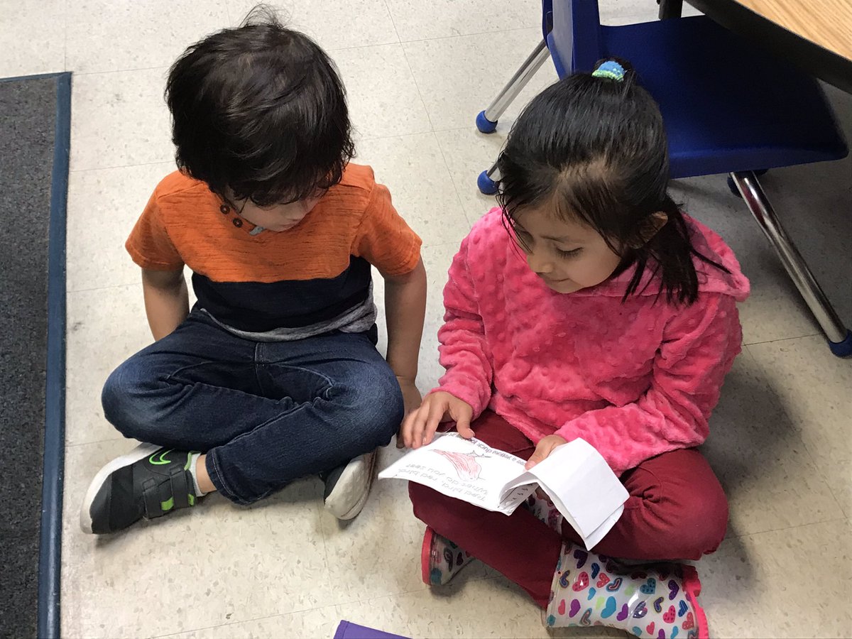 Love seeing kinders helping our pre-k friends during buddy reading. 💗🏰💙 #proud #nevertooyoungtoteachothers #proud <a href="/AshliCrosby20/">Ashli Crosby</a> <a href="/GlyndaleElemen1/">Glyndale Elementary</a>