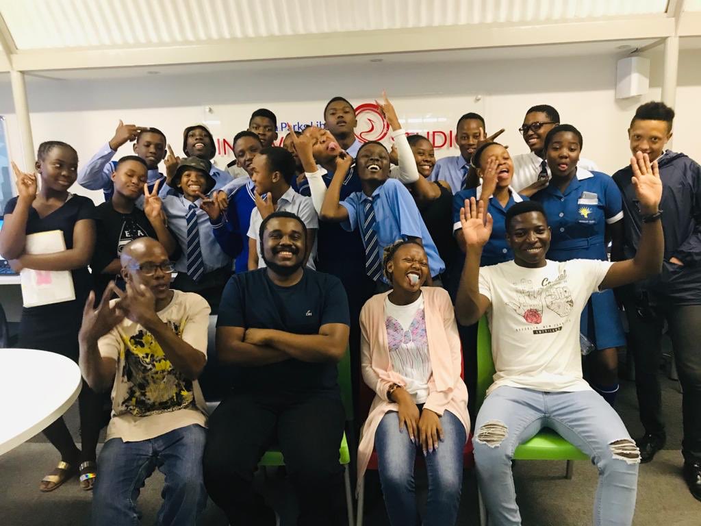 KasiMaths's tweet photo. The Kasi Maths lesson came together really nicely today! We taught the students how to use Headings in HTML and touched on what a Digital footprint is👣! #STEMeducation #coding #Mathematics you can see they had fun! https://t.co/vJVur1WlK2