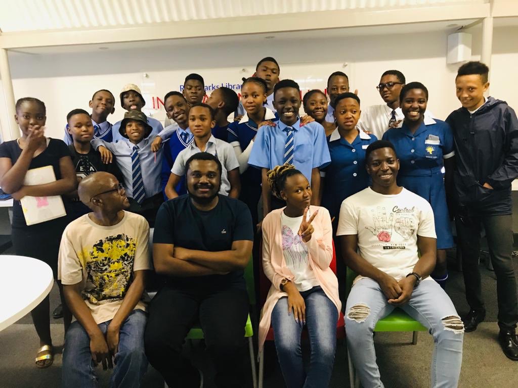 KasiMaths's tweet photo. The Kasi Maths lesson came together really nicely today! We taught the students how to use Headings in HTML and touched on what a Digital footprint is👣! #STEMeducation #coding #Mathematics you can see they had fun! https://t.co/vJVur1WlK2