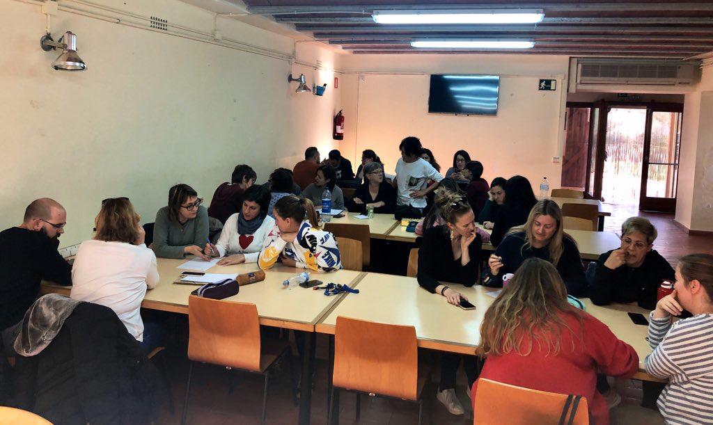 ylarrosam's tweet photo. Recta final de la formació Medi:Fer, pensar, parlar i sentir amb les #STEAM amb 
@JMAlbiac i #docentsambganes de #RiberadEbre i #TerraAlta 
#5de7 #aprendrellenguaatravesdemedi #aprendremediatravesdellengua

@educaciocat
@STEAMTerresEbre https://t.co/U4eyrqvQM0