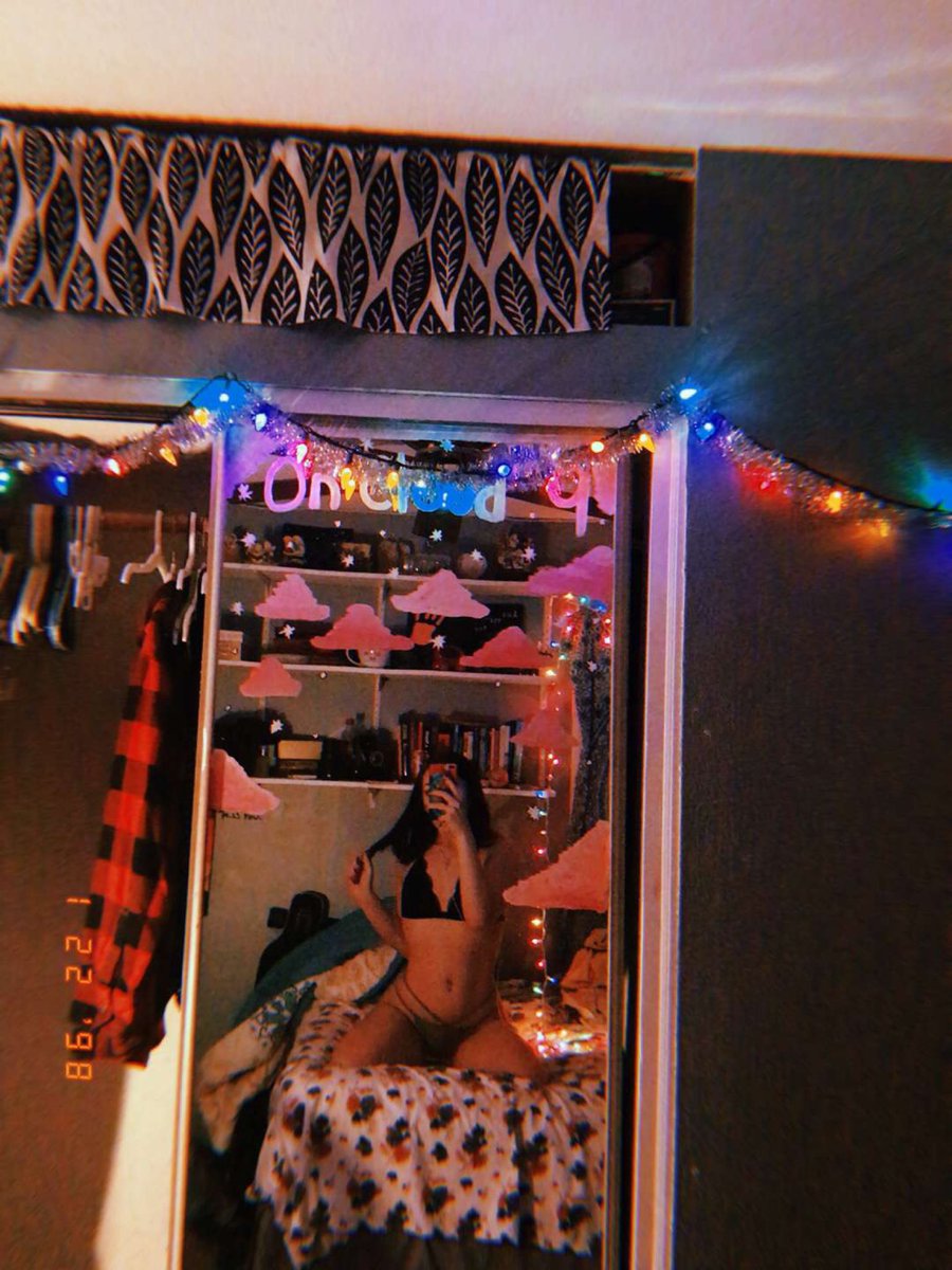 FaithFreaky's tweet photo. Daddy, won’t you buy my content or only fans 🥺😘 https://t.co/GdCWj75cWJ