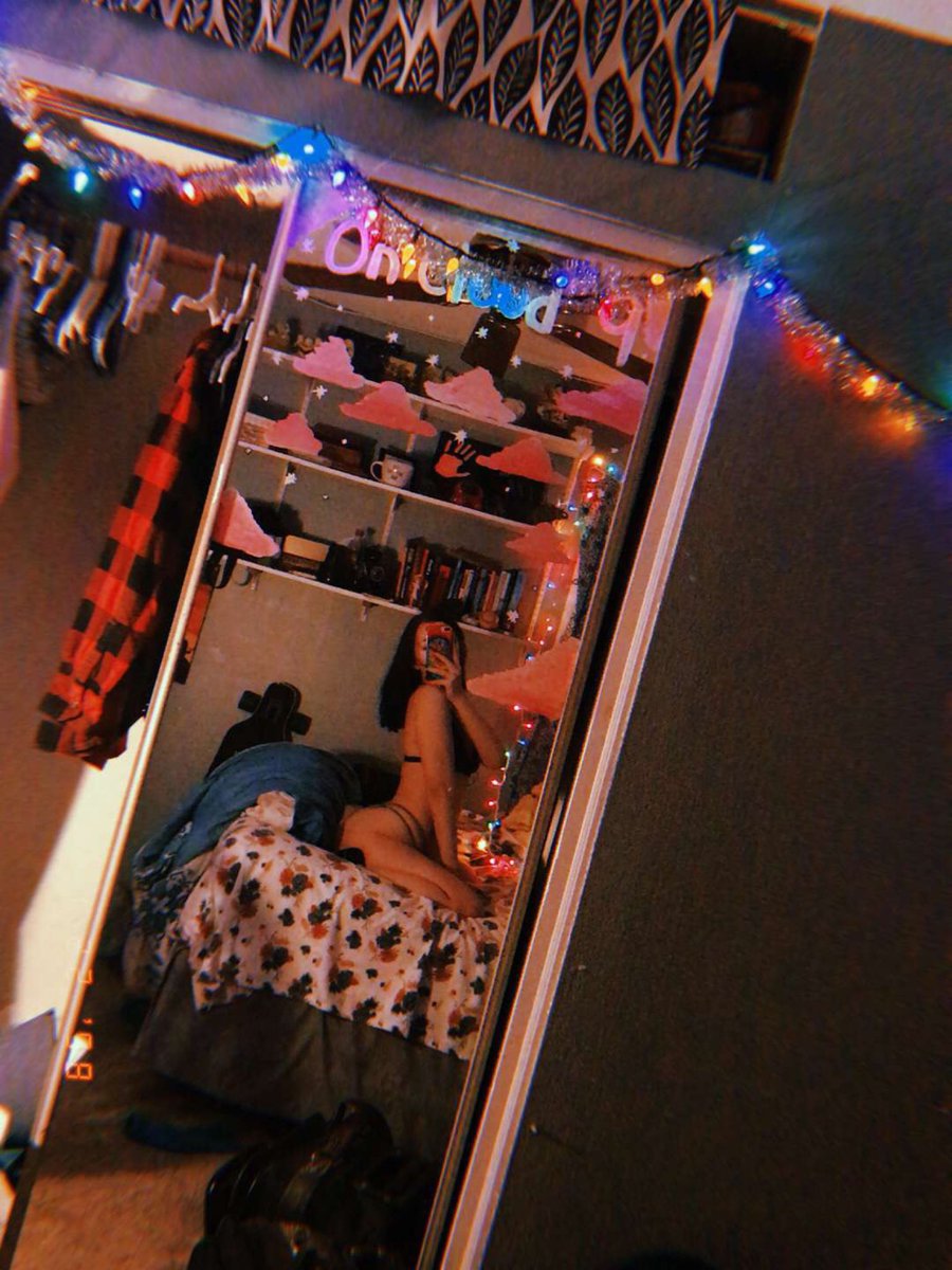 FaithFreaky's tweet photo. Daddy, won’t you buy my content or only fans 🥺😘 https://t.co/GdCWj75cWJ