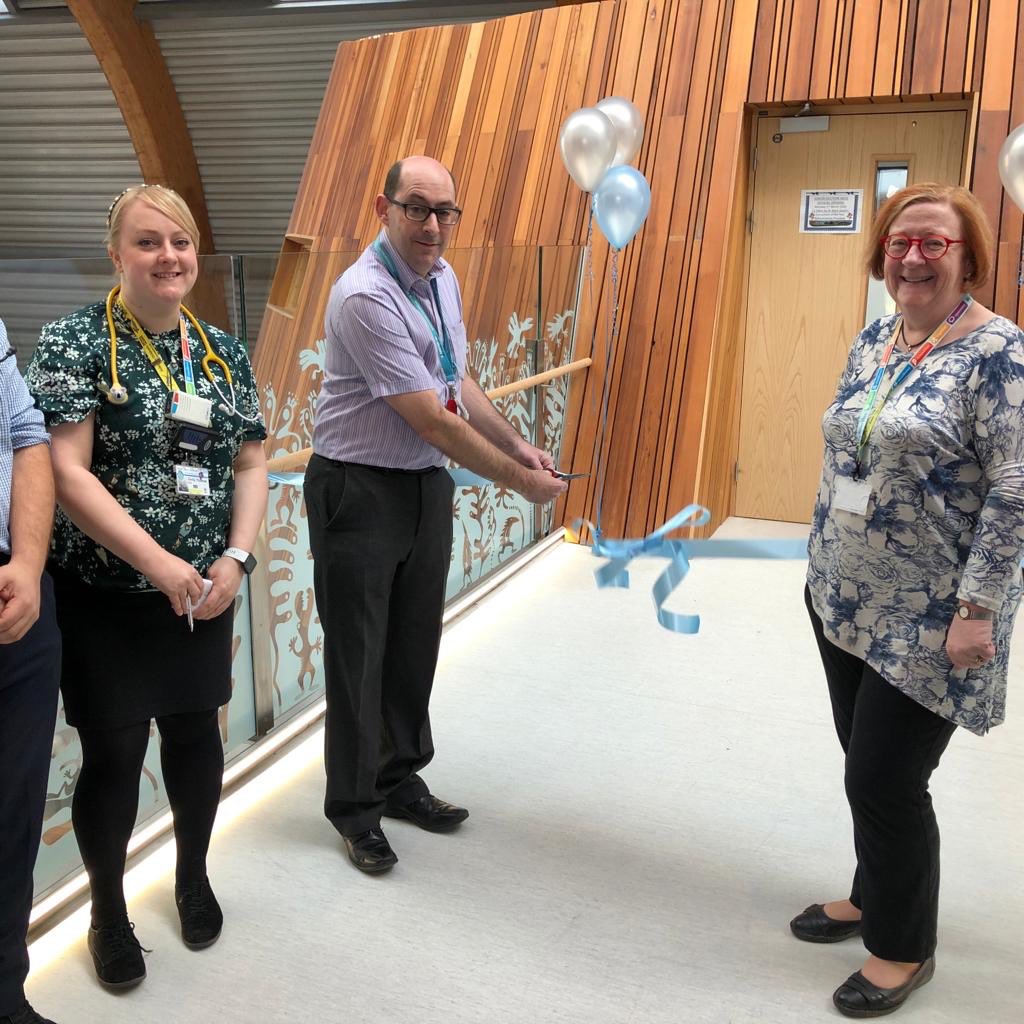AlderHeyMedEd's tweet photo. Our Refurbished and new junior doctors mess is now officially open to  all our medical and surgery Doctors. Proudly opened by our Medical Director Prof Nicki Murdock and Consultant of the Year @markgdeakin #alderhey #newmess #rest https://t.co/xhaqZf7RyN