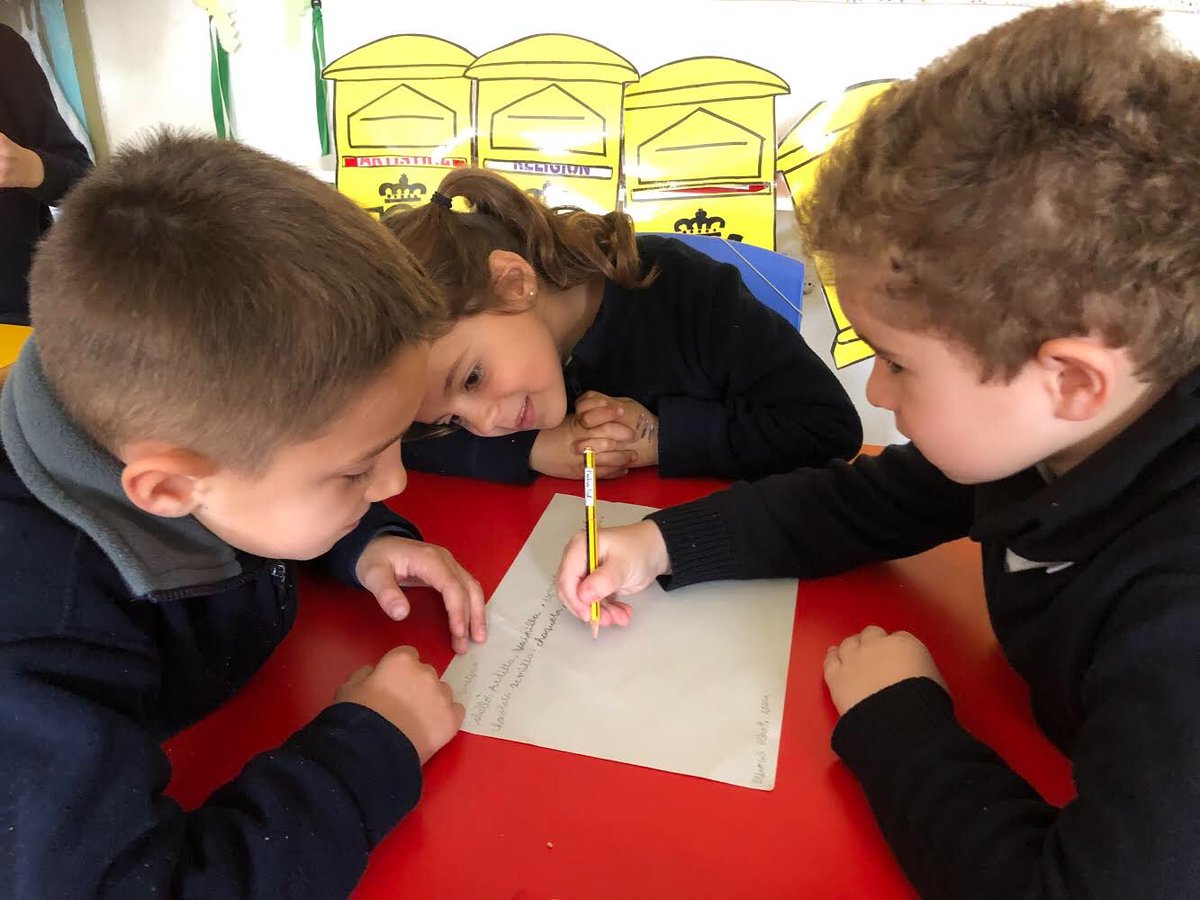 santoangelSE's tweet photo. 📣 En #1ºPrimaria nos encanta trabajar en Cooperativos, fomentando la solidaridad,la comunicación, la responsabilidad y el trabajo en equipo 👫🏼🤝. Somos #sociables #cooperativos #integros somos #AlumnosSantoÁngel. https://t.co/GGCwUAdqPi