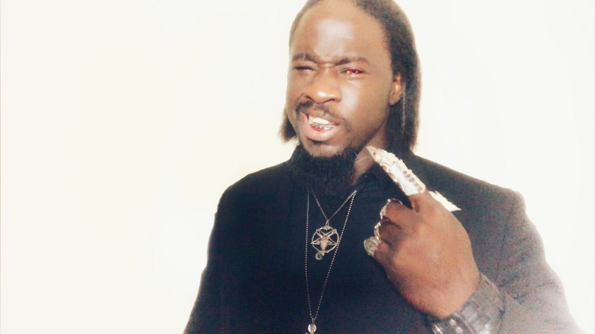 treveraeon's tweet photo. Photo 1. Hmm🤔🤔
Photo 2. Man shut yo ass up.
I rock suits so hard, why do I even wear other stuff?!
🦇🤘🏿⚰️🔪
#OriginalGothicGangster #TheBigBat #ScaryBlackMan #YallGonRecognize #TheUnderground #UndergroundStrongStyle #OneNationUnderground #TheLeftHandPath #WalkThePath https://t.co/YPstG2oSl9